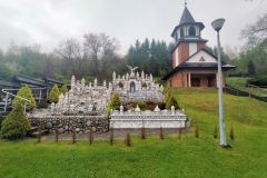 Obok kościoła Obok kościoła