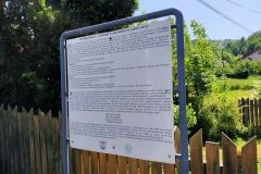 Dzwonnica loretańska z kapliczką w Żabnicy Dzwonnica loretańska z kapliczką w Żabnicy