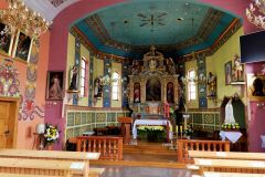 Wnętrze kościoła - widok na ołtarz główny Wnętrze kościoła - widok na ołtarz główny