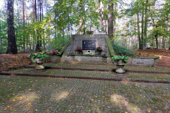 Zbiorowa mogiła tzw. "marszu śmierci" w Suszcu Zbiorowa mogiła tzw. "marszu śmierci" w Suszcu