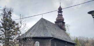 Drewniany kościół św. Anny w Ustroniu Nierodzimiu